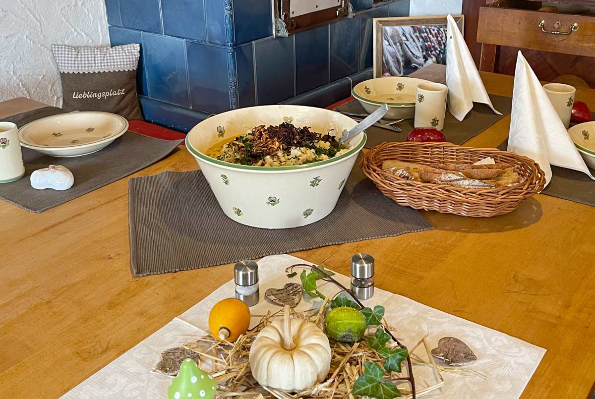 Traditionelle hausgemachte Kässpatzen - beim Thanner im Allgäu